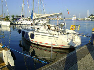 Iside ormeggiata nel marina di Pescara