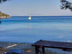 Iside ancorata nella baia Mourtià - Samos